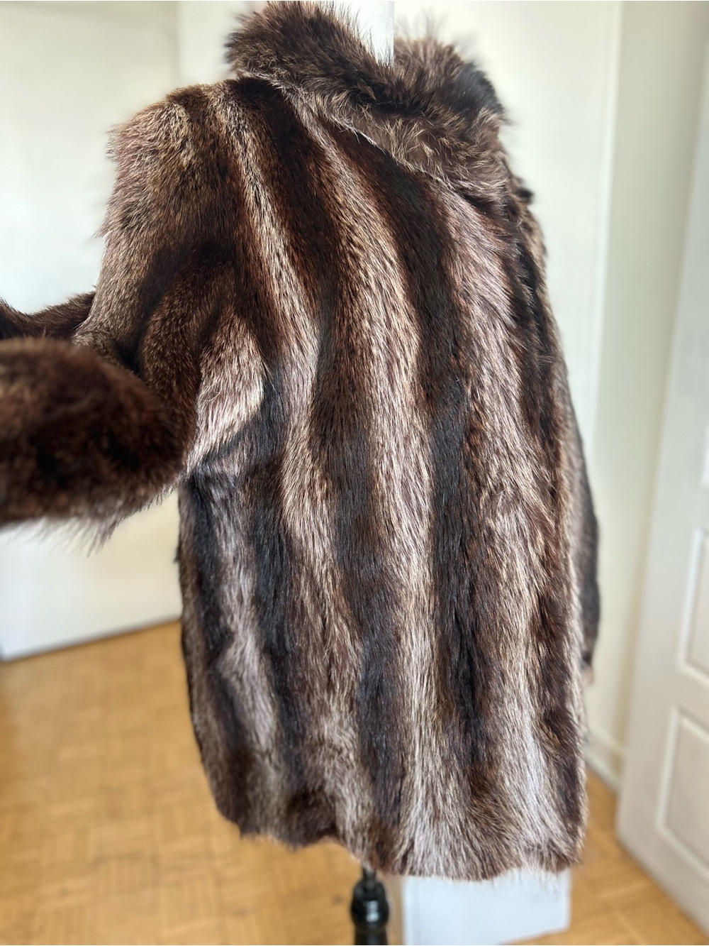 Poré & Frères-Montréal Genuine Fur Coat Brown Silver M/L -Excellent Condition